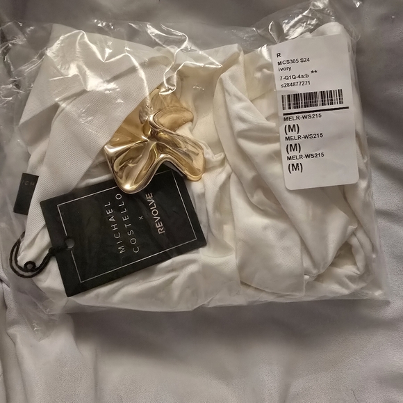 Revolve BRAND NEW. NEVER WORN. Magnolia Top - Picture 4 of 4